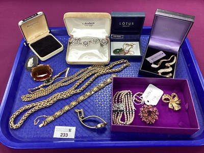 Lot 233 - An Assortment of Vintage and Later Jewellery,...