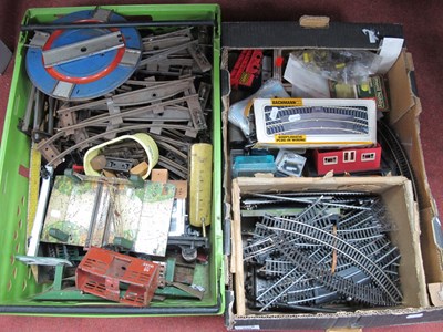 Lot 642 - A Quantity of "OO" Gauge/4mm Workshop Items,...