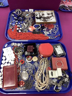 Lot 230 - An Assortment of Modern Costume Jewellery, to...