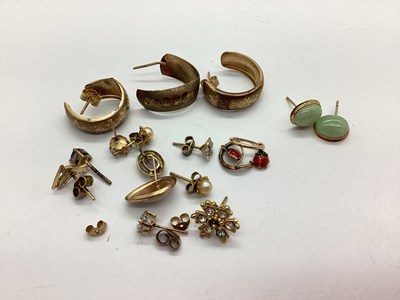 Lot 105 - Assorted Scrap Jewellery.