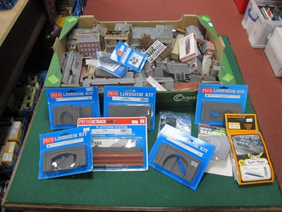 Lot 214 - A Quantity of N Gauge Buildings and Scenic...