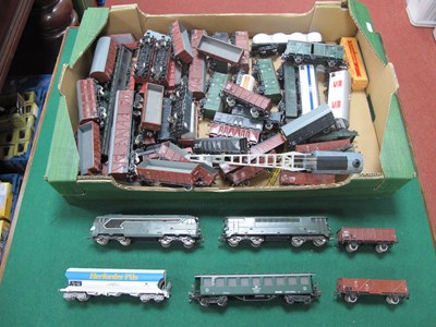 Lot 215 - A Quantity of HO Scale European Outline...