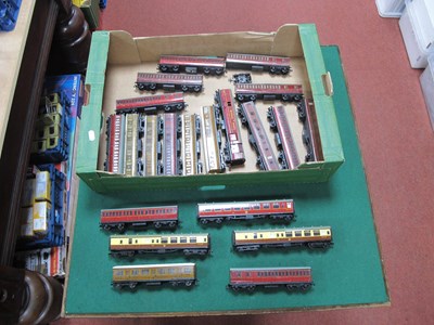 Lot 219 - Twenty Hornby Dublo OO Gauge Coaches, playworn,...