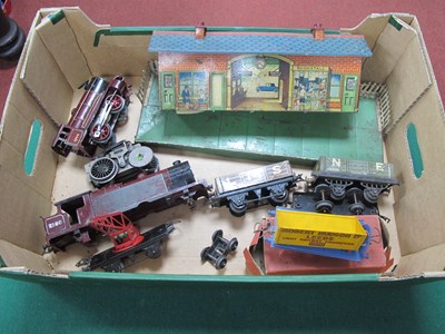 Lot 256 - A Quantity of Pre-War Hornby O Gauge Rolling...