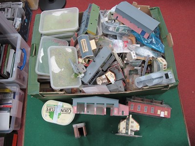 Lot 262 - A Quantity of N Scale Lineside Buildings and...