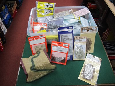 Lot 278 - A Quantity of OO Gauge Scenic Items and...