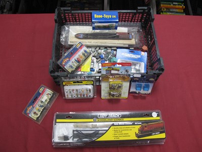 Lot 328 - A Quantity of OO/HO Scale Lineside Accessories...