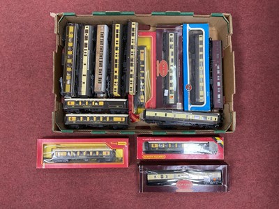 Lot 539 - Twenty-two OO gauge coaches by Hornby, Triang,...