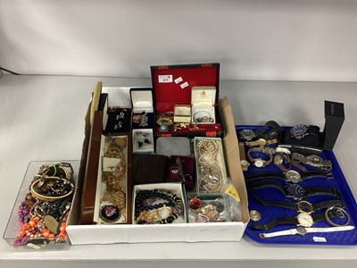 Lot 217 - An Assortment of Gent's Modern Wristwatches,...