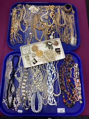 Lot 225 - A Selection of Costume Jewellery, including...