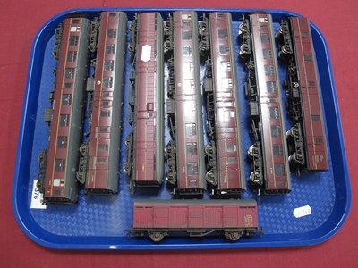 Lot 376 - Eight Items of OO Gauge Rolling Stock by...