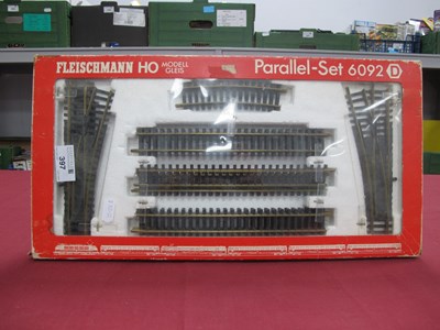 Lot 397 - A Fleischmann HO Parallel Set #6092, boxed.