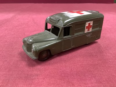 Lot 753 - Dinky Toys No 30HM - Daimler Ambulance...