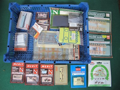 Lot 499 - A Quantity of N Gauge Lineside Accessories by...