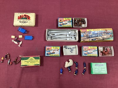 Lot 643 - Dinky Toys Set 051 'Station Staff' Complete,...