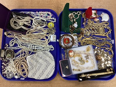 Lot 155 - An Assortment of Modern Costume Jewellery, to...