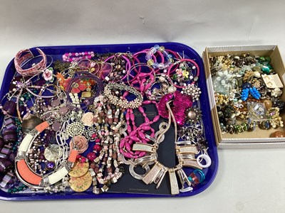 Lot 174 - An Assortment of Modern Costume Jewellery, in...