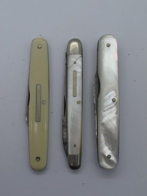 Lot 213 - Mother of Pearl Scales, two blades, scissors,...