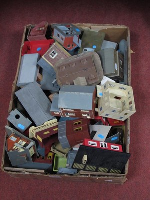 Lot 726 - A Quantity of Mostly "OO" Gauge 'Off Layout'...