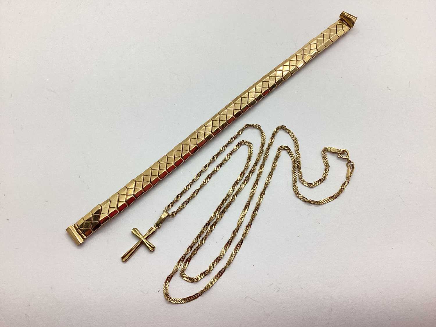 Lot 70 - A 9ct Gold Fancy Link Chain, suspending a...