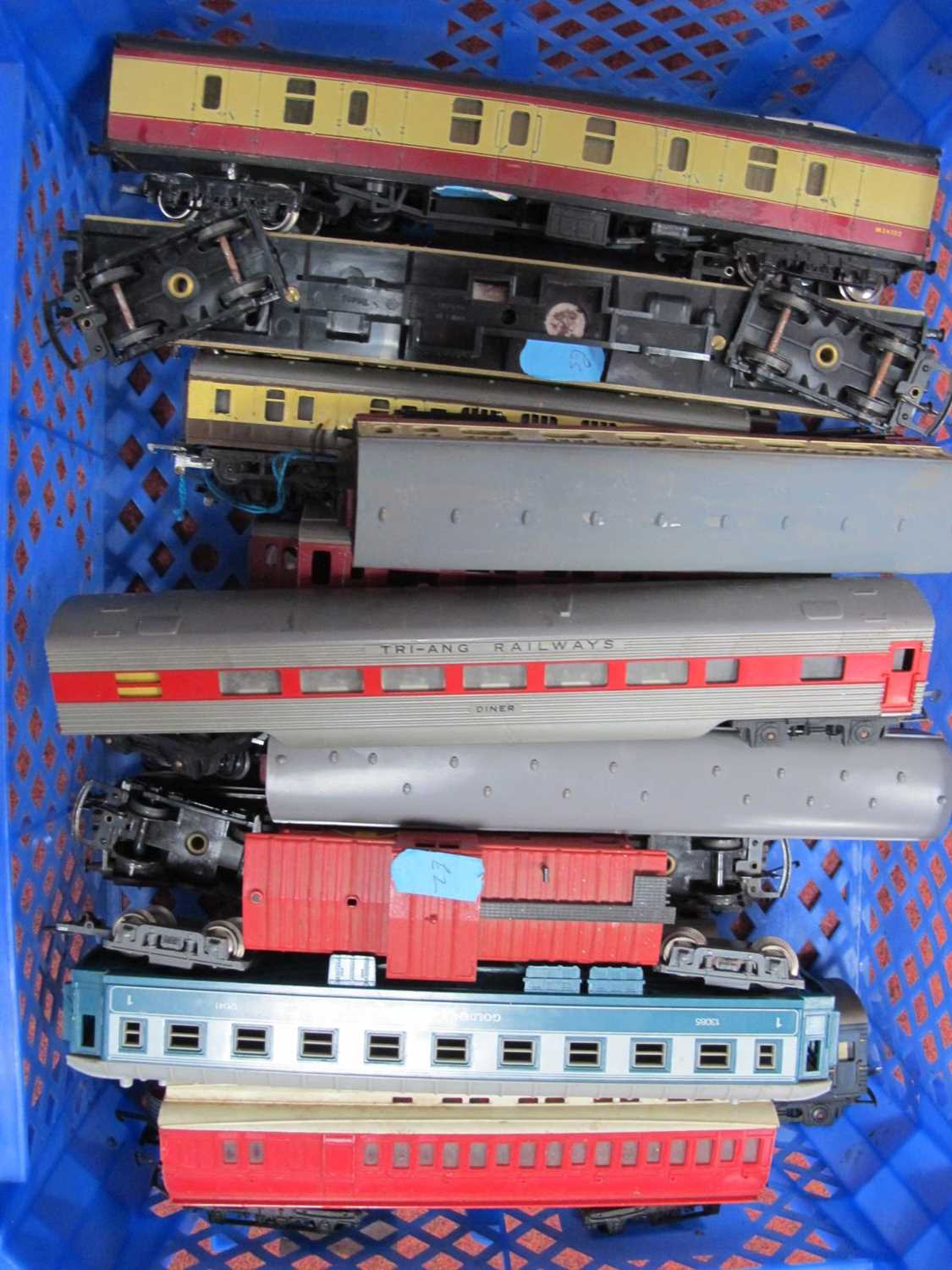 Lot 695 - Eighteen "OO"/"HO" Gauge Model Railway Coaches,...