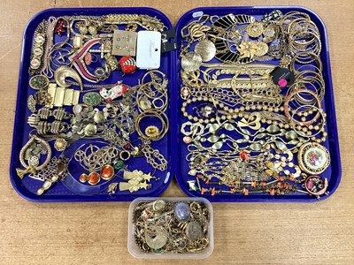 Lot 184 - An Assortment of Modern Costume Jewellery, to...