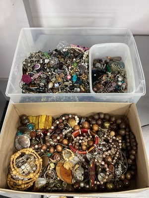 Lot 123 - An Assortment of Modern Costume Jewellery, to...