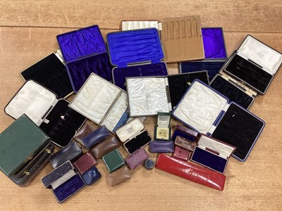 Lot 146 - An Assortment of Vintage Presentation Boxes,...