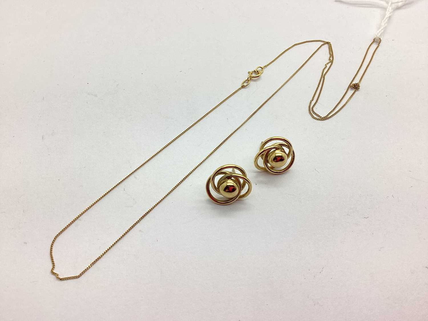 Lot 55 - A Dainty Curb Link Chain, stamped "375",...