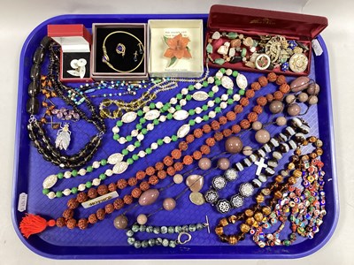 Lot 186 - An Assortment of Vintage and Later Jewellery,...