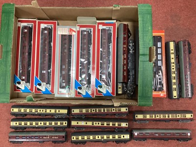 Lot 340 - Approximately Twenty OO gauge coaches by...