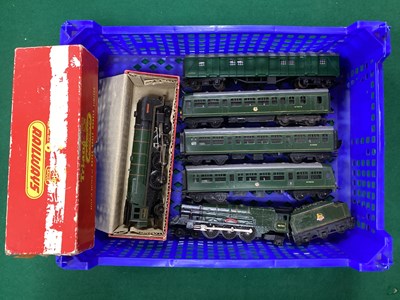 Lot 501 - A Triang OO gauge 3-car Diesel Multiple Unit...