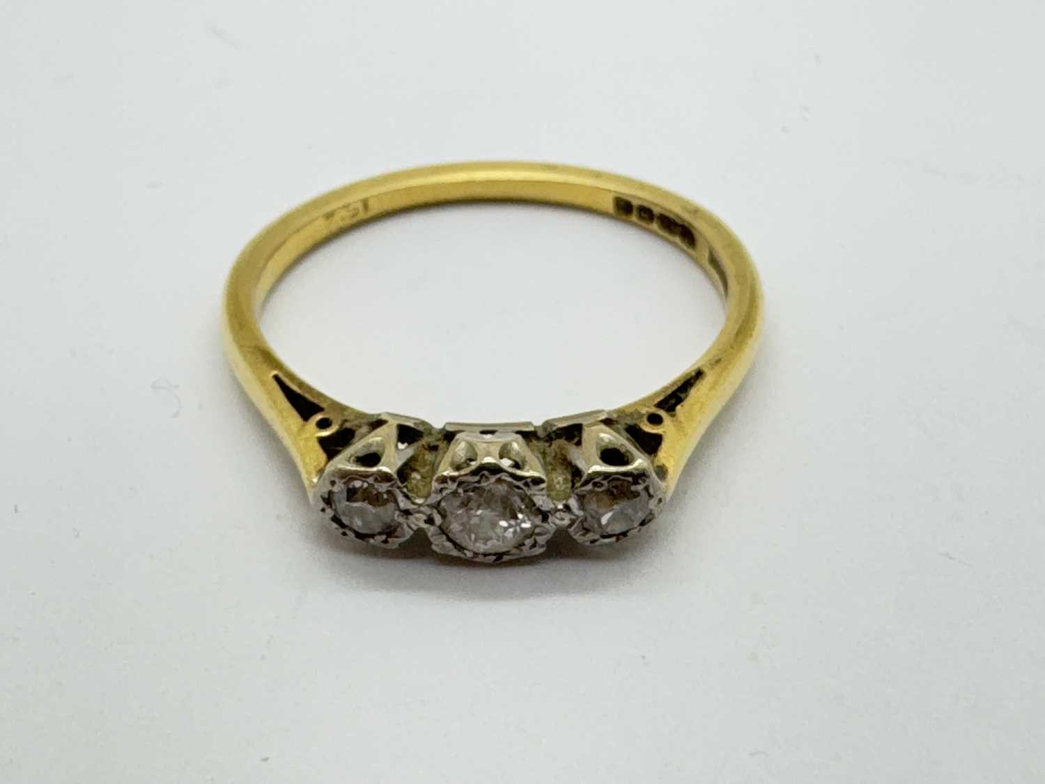 Lot 30 - An 18ct Gold Three Stone Diamond Ring, the...