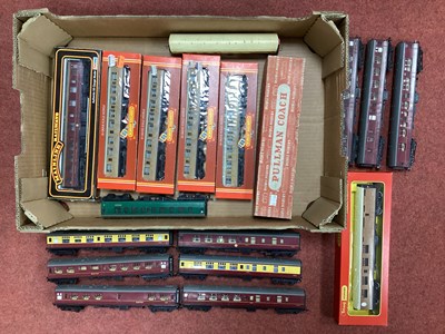 Lot 347 - Eighteen OO gauge coaches by Triang, Hornby,...