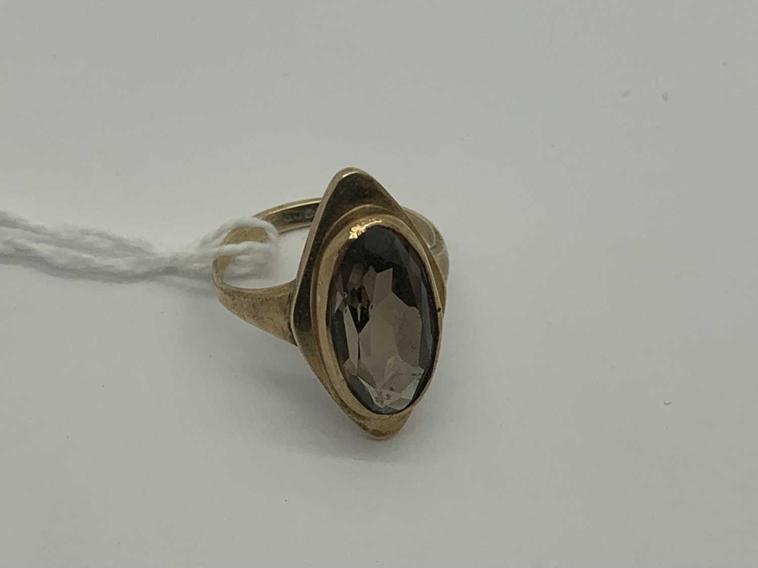 Lot 495 - A 9ct Gold Single Stone Dress Ring, oval...