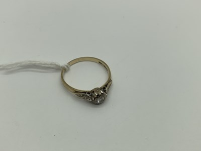 Lot 492 - A 9ct Gold Single Stone Diamond Ring, the...