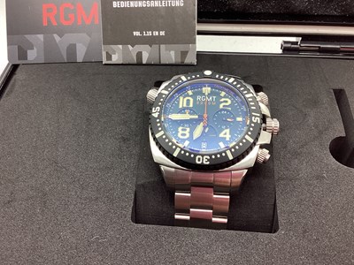 Lot 201 - RGMT; 2000M Gent's Quartz Wristwatch, the...