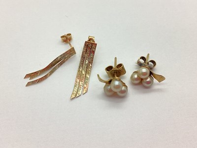 Lot 70 - A Pair of Freshwater Pearl Bead Set Earstuds,...