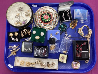 Lot 177 - An Assortment of Costume Jewellery, to include...