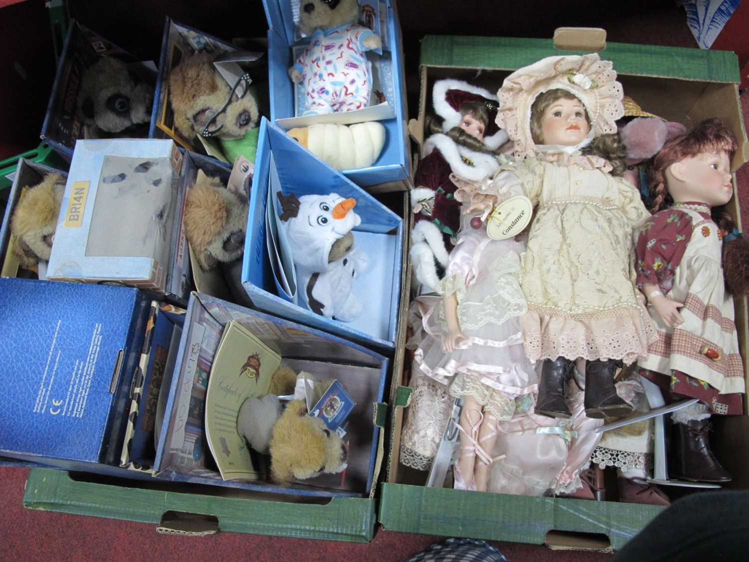 Lot 1043 - A large collection of dolls including many...