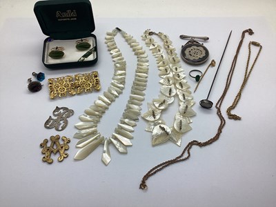 Lot 109 - An Assortment of Vintage Jewellery, to include...