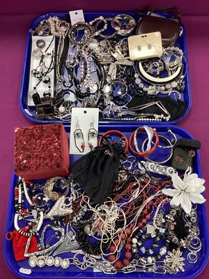 Lot 156 - An Assortment of Modern Costume Jewellery, in...