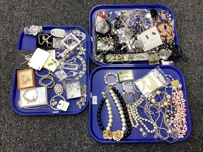 Lot 131 - A Quantity of Modern Costume Jewellery, to...