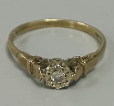 Lot 27 - A 9ct Gold Single Stone Diamond Ring, the...