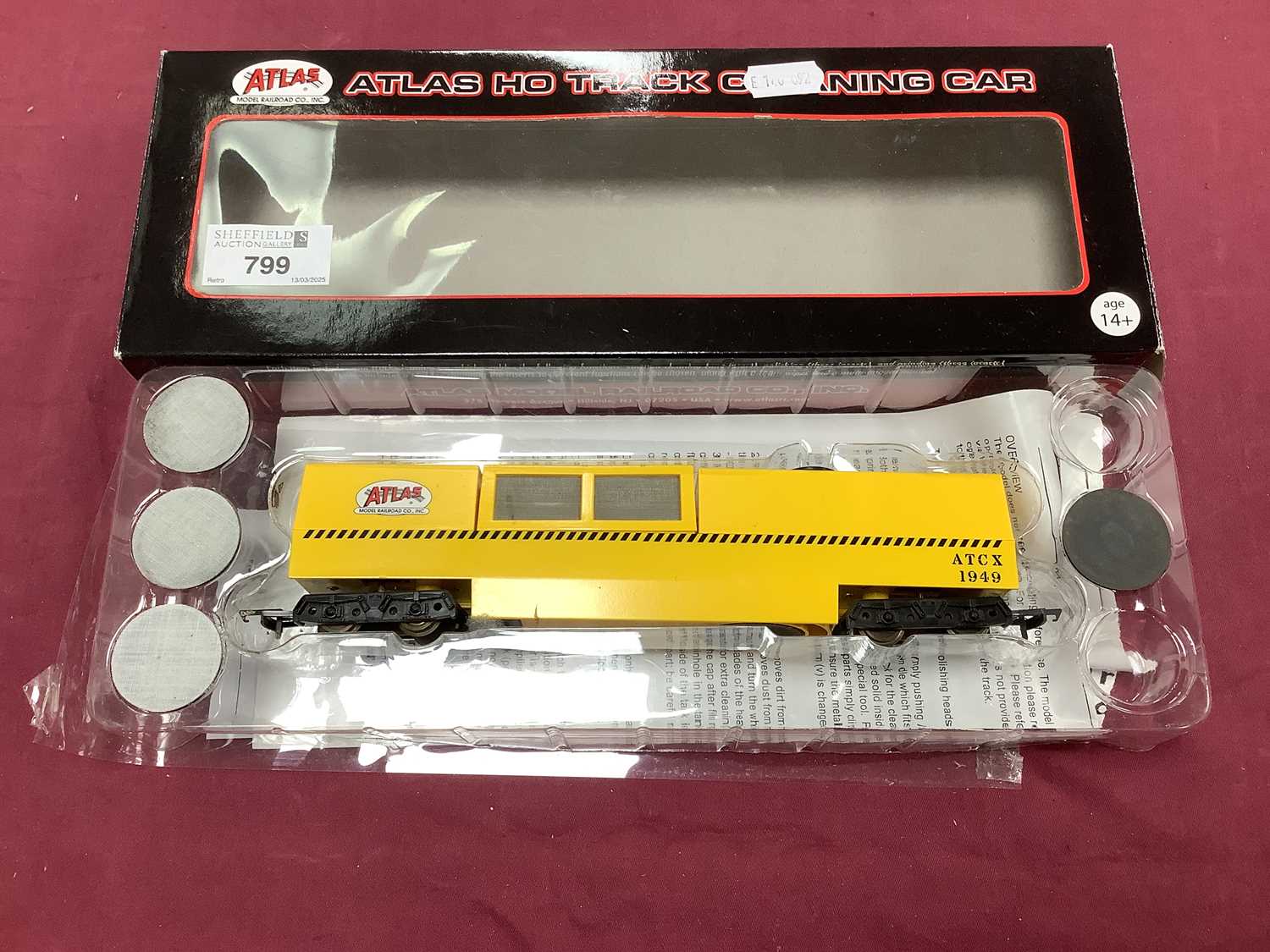 Lot 799 - A boxed Atlas HO gauge track cleaning car,...