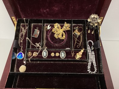 Lot 106 - Vintage and Later Costume Jewellery, including...