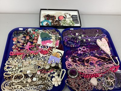 Lot 143 - An Assortment of Modern Costume Jewellery, in...