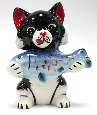 Lot 1258 - Lorna Bailey - Pikey the Cat, 13cm high.