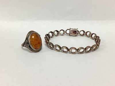 Lot 99 - A Foliage Style Amber Coloured Stone Set Ring,...