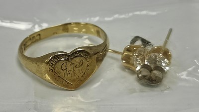 Lot 51 - A 9ct Gold Heart Shaped Signet Ring,...